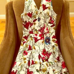 Beautiful floral dress with pockets!